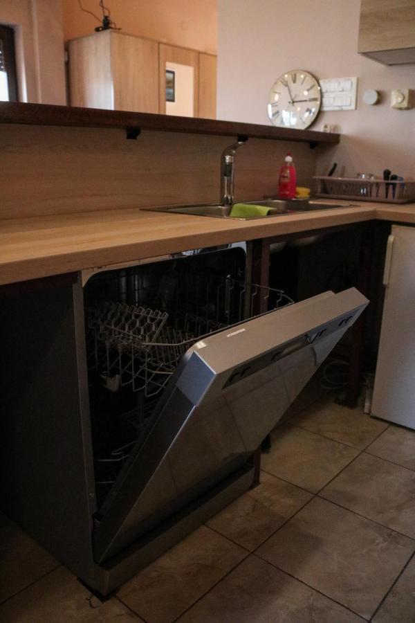 Guest House Studio Apartman Marina - With Jacuzzi, Free Parking, Pet Friendly Karlovac Extérieur photo