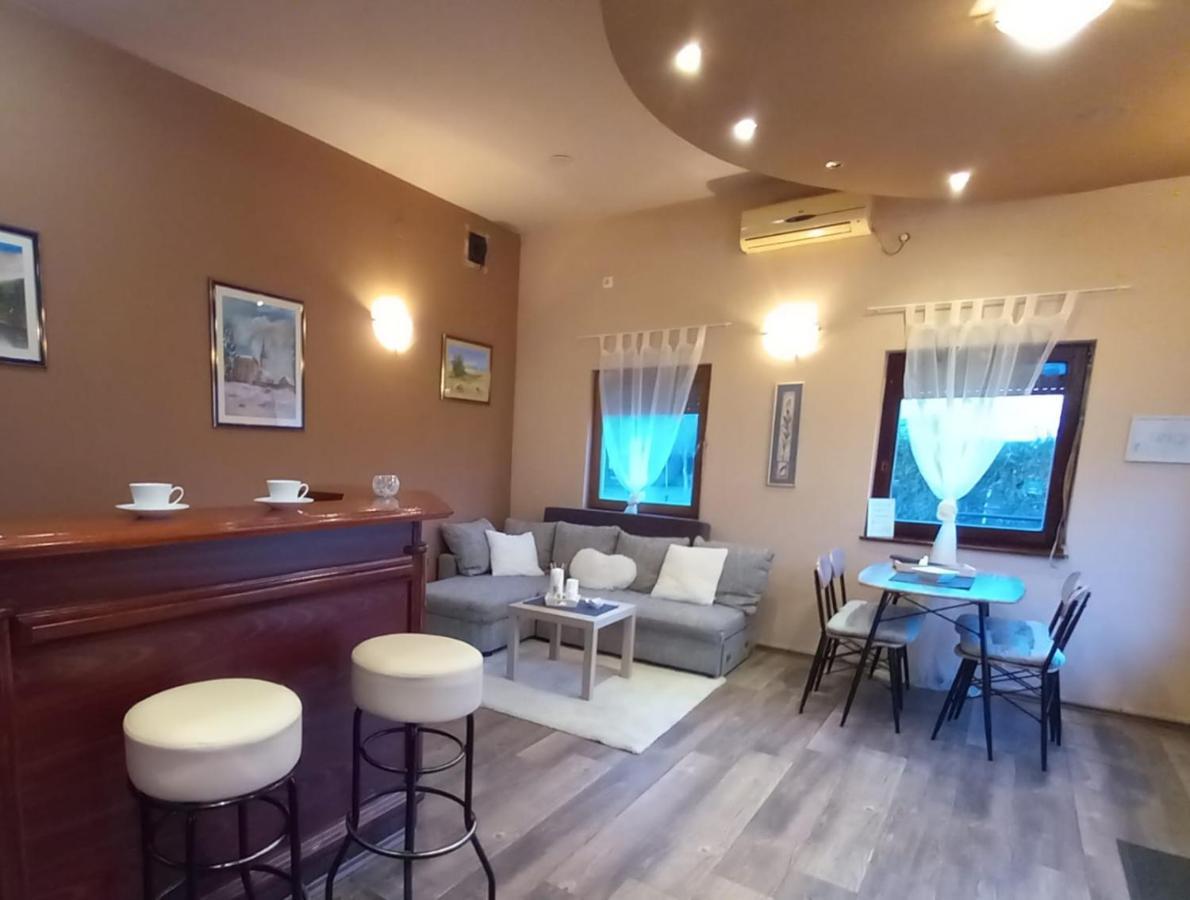 Guest House Studio Apartman Marina - With Jacuzzi, Free Parking, Pet Friendly Karlovac Extérieur photo