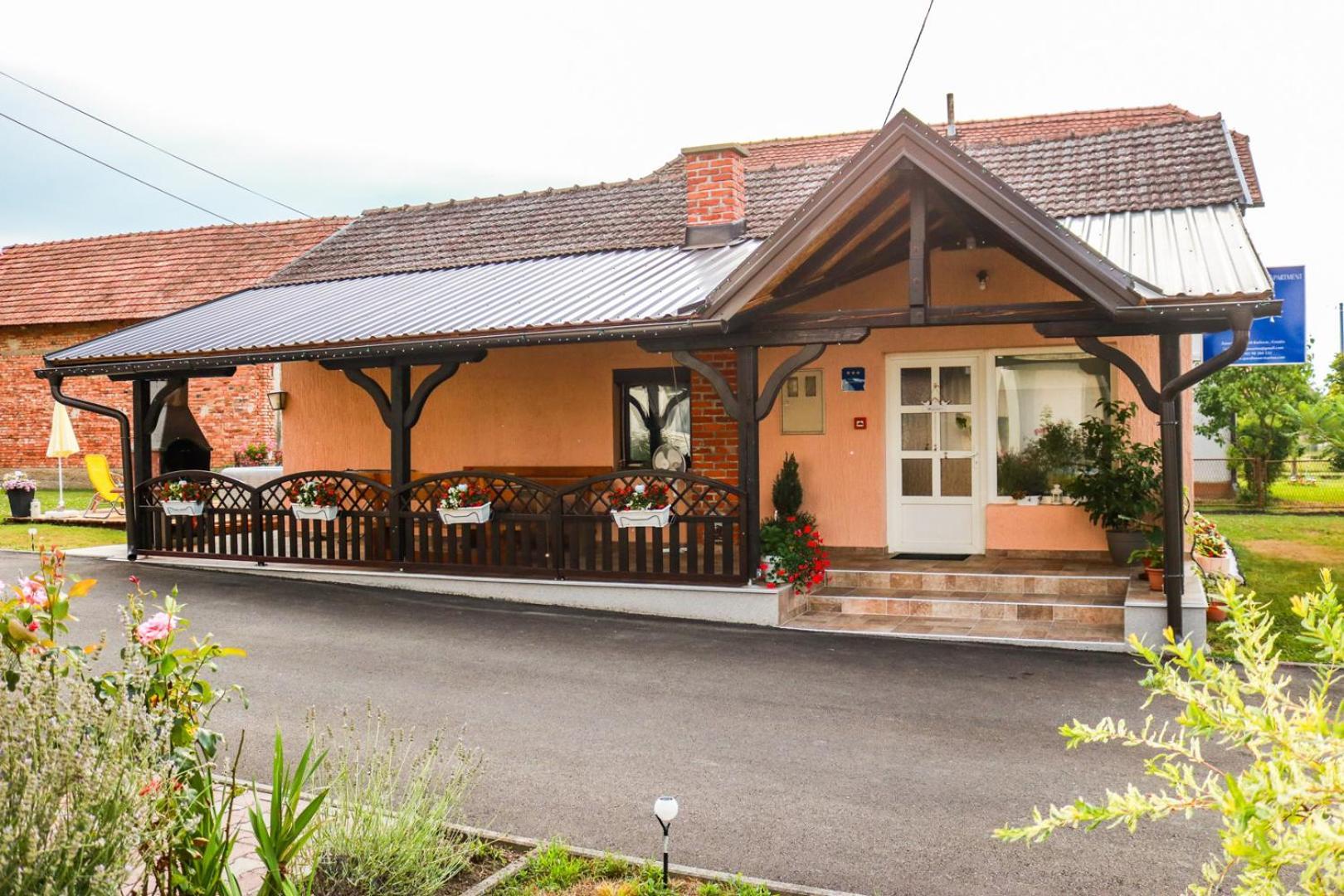 Guest House Studio Apartman Marina - With Jacuzzi, Free Parking, Pet Friendly Karlovac Extérieur photo