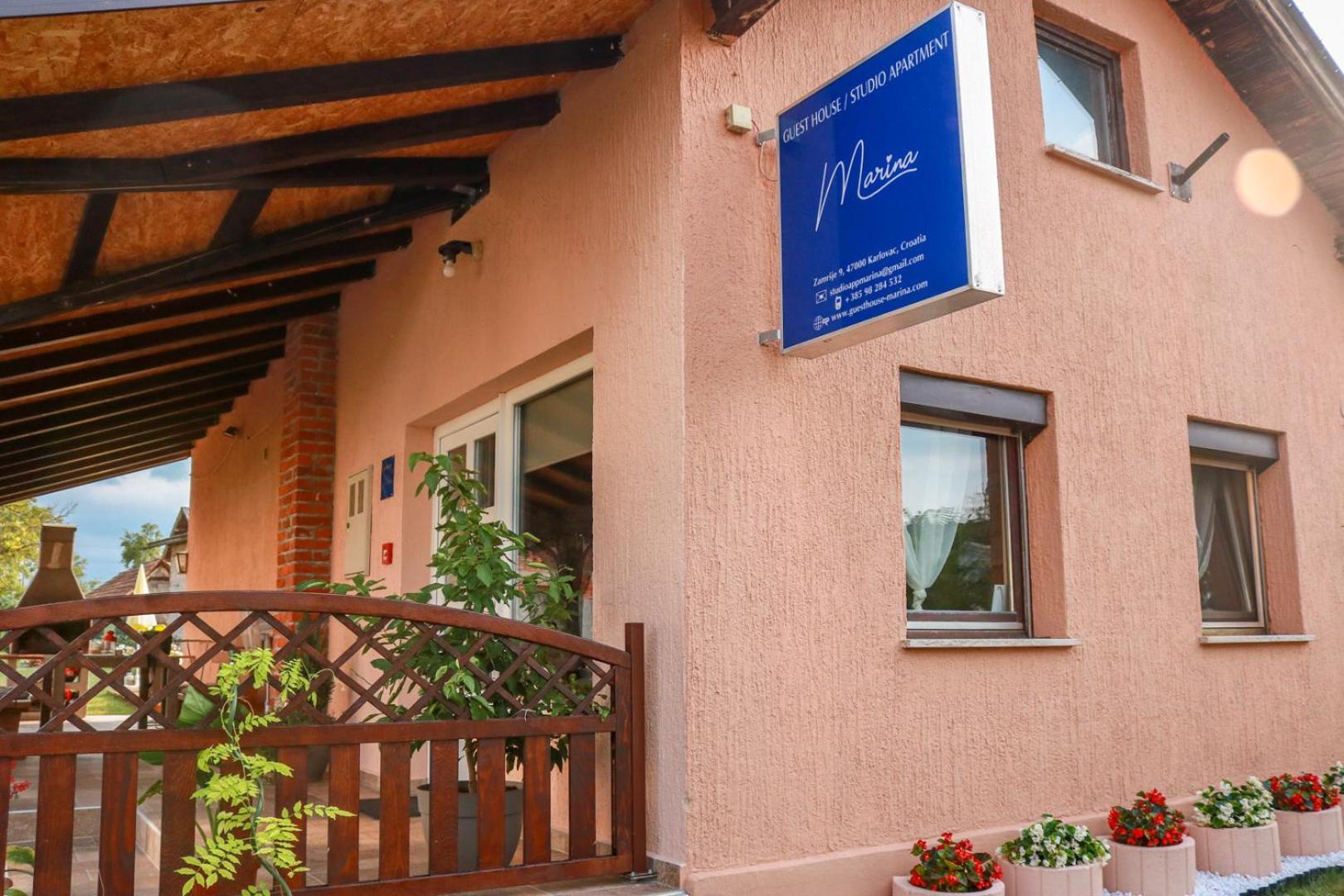Guest House Studio Apartman Marina - With Jacuzzi, Free Parking, Pet Friendly Karlovac Extérieur photo