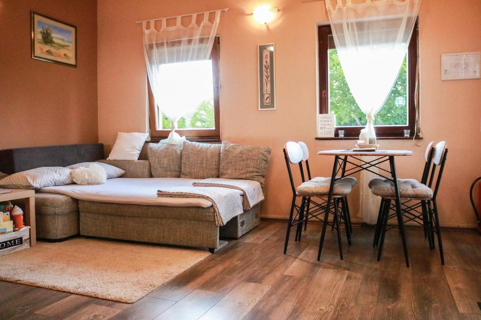 Guest House Studio Apartman Marina - With Jacuzzi, Free Parking, Pet Friendly Karlovac Extérieur photo
